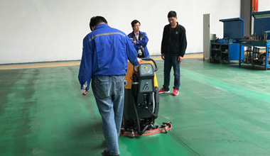 M52手推式洗地機(jī)服務(wù)于工廠